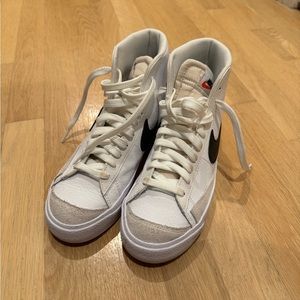Nike Blazer mid ‘77 size 4.5 kids